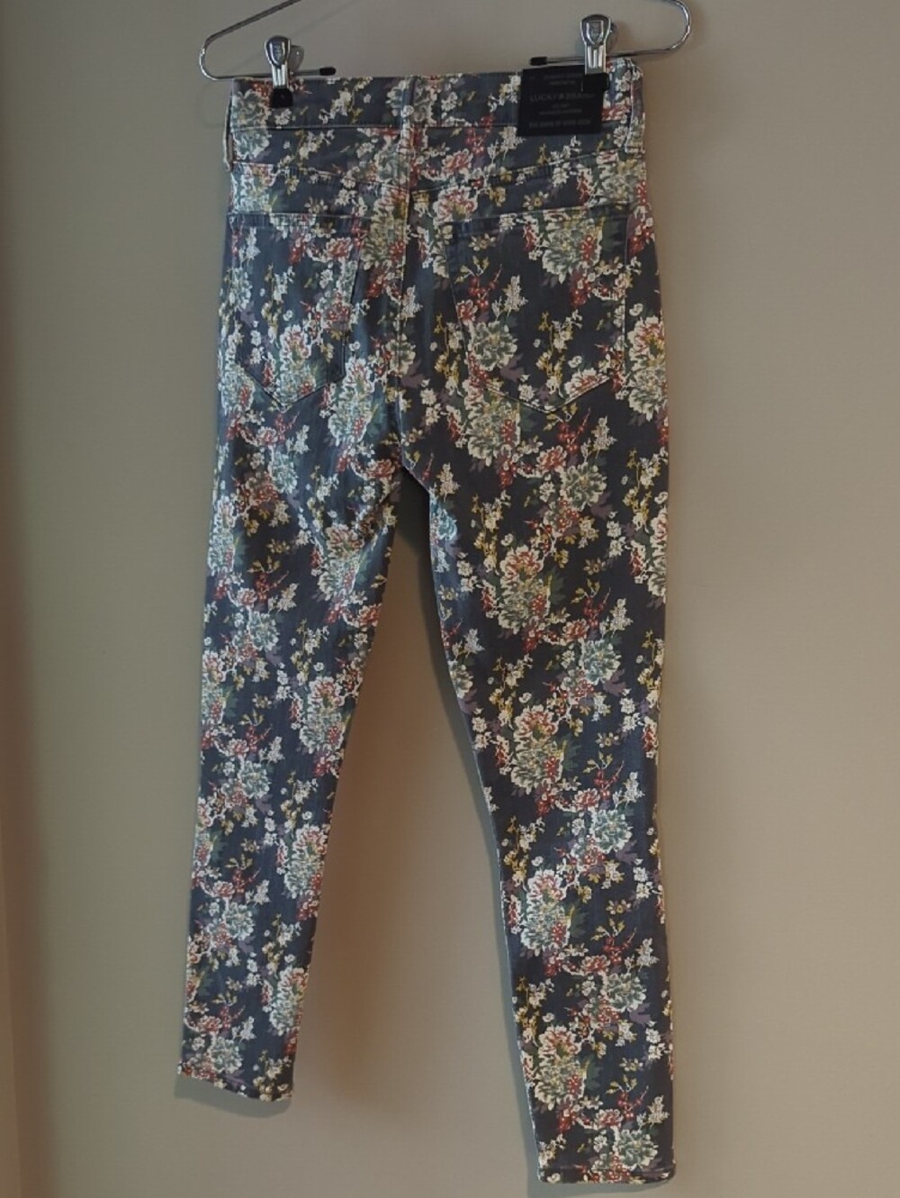 NWOT- Lucky Brand Ava Crop Navy Floral Skinny Jeans - Picture 5 of 5